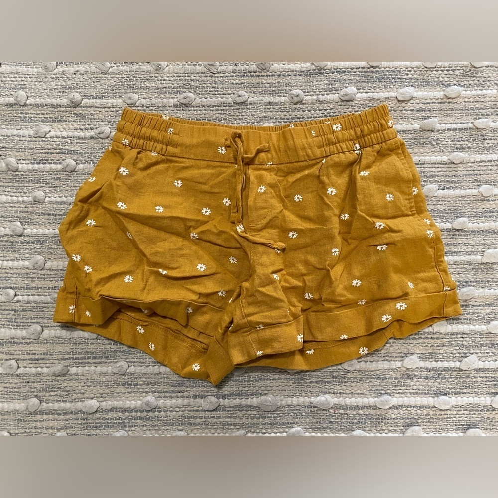 Old Navy XS mustard color floral shorts